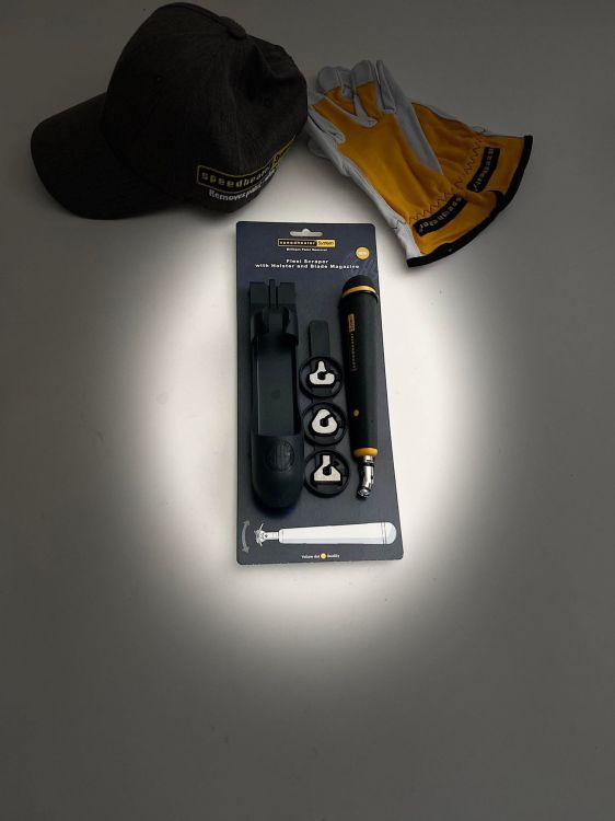 Flexi screaper z ostrzami i kaburą.jpg Flexi scraper with Holster and Blade Magazine