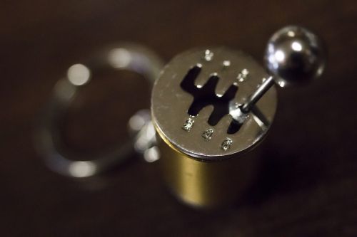Gałka zmiany biegów - manipulator  - Breloczek do spodni lub kluczy w kształcie gałki zmiany biegów z pozycjonerem 6-cio biegowym short shifter