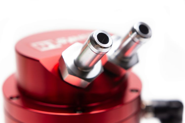 D1Spec Oil Catch Tank 9 mm Red – Uniwersalny Zbiornik Oleju na Odmę